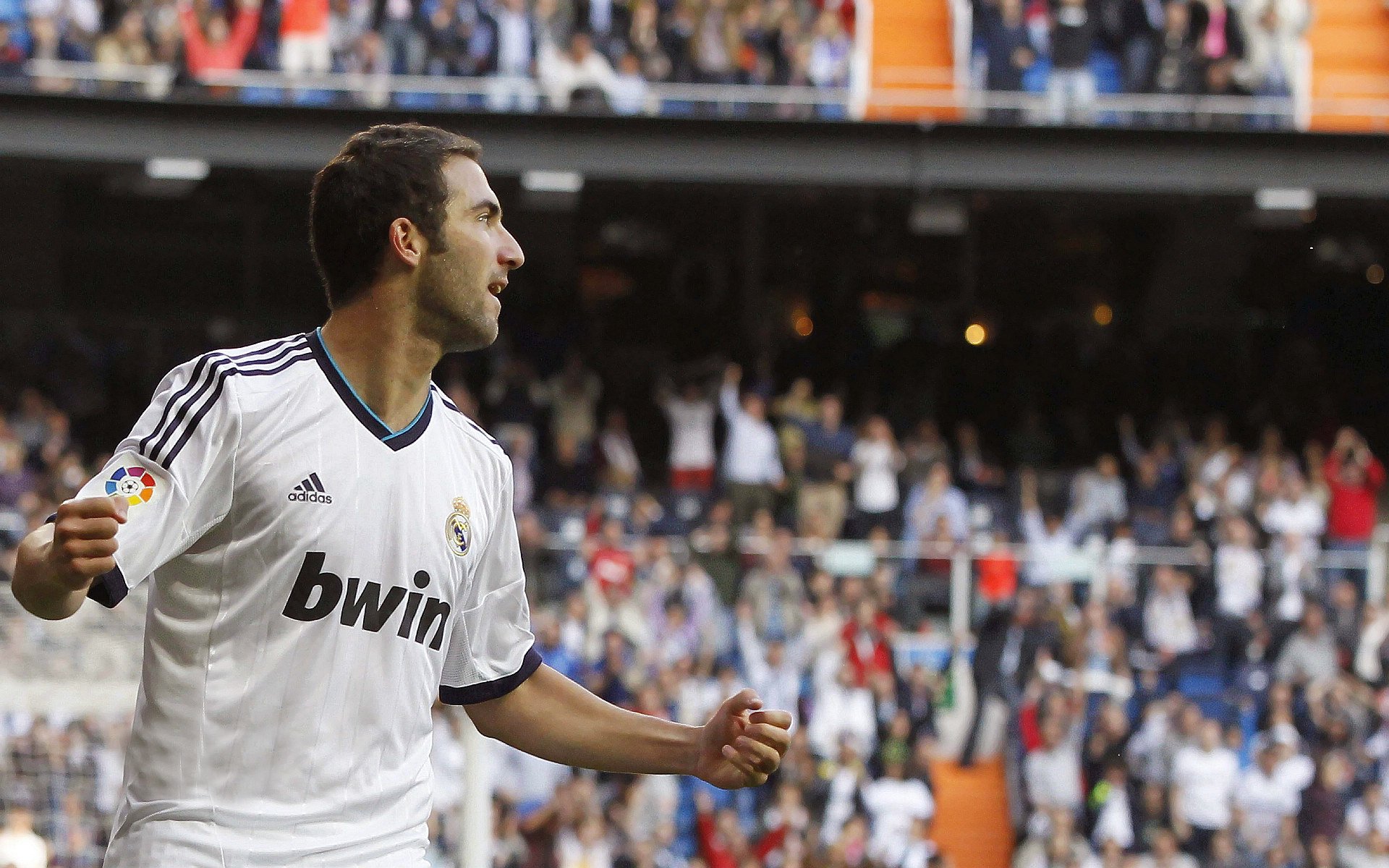 MVP宝座：王强三分绝杀让他当之无愧！，王强霸座