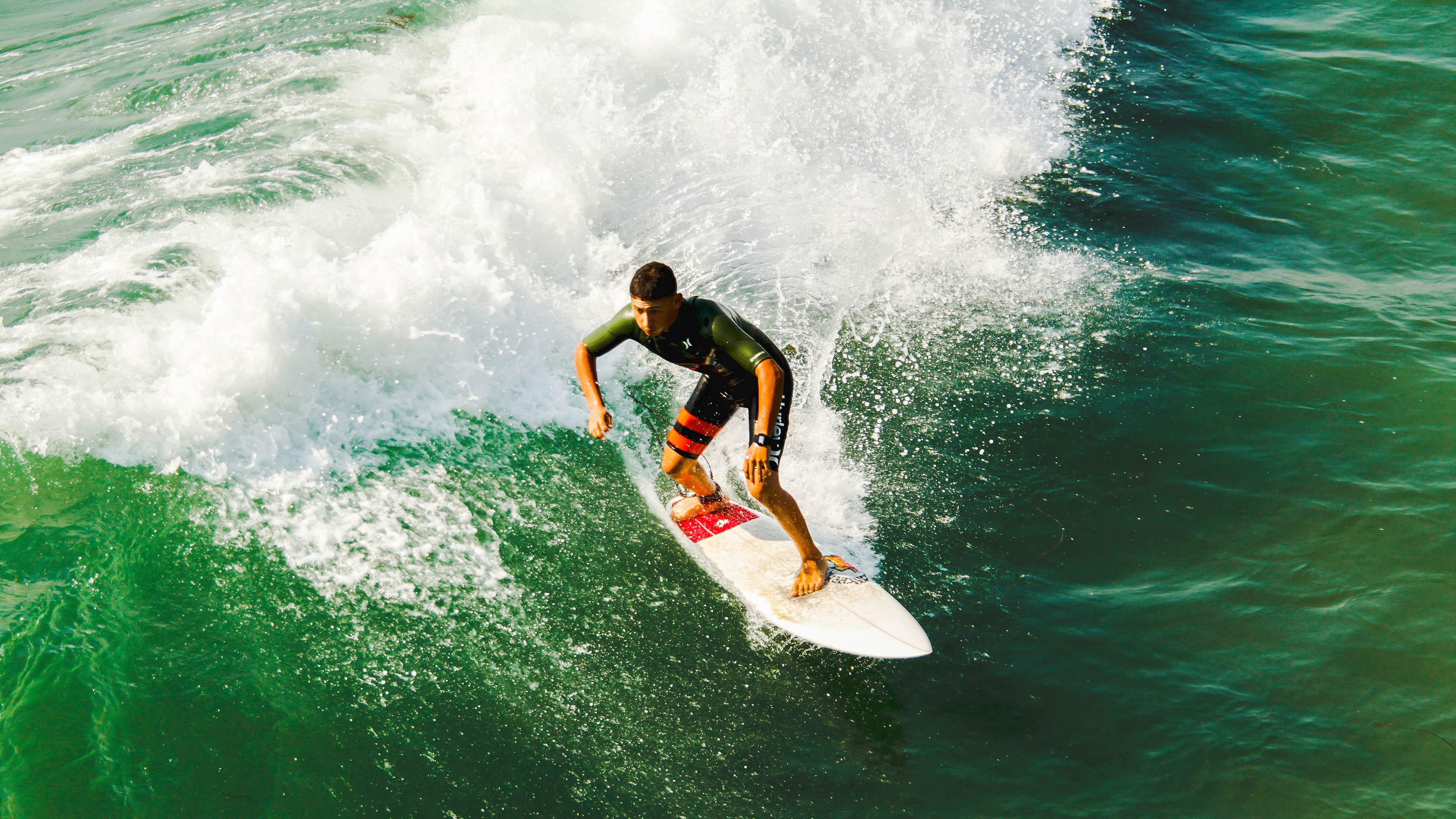 “天气挑战：暴雨雪雾的极限考验”，暴雨气象预报
